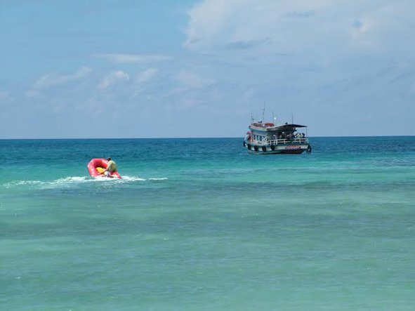 Stunning beauty of Bay Canh Islet