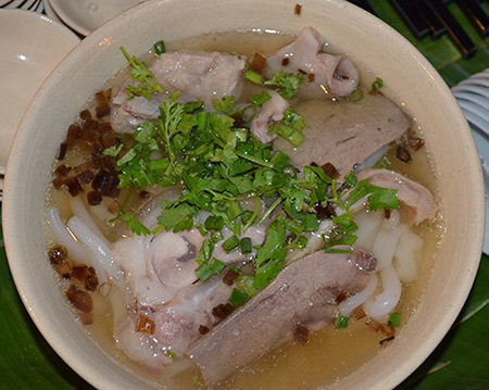 Banh canh Ben Co is a specialty of Tra Vinh