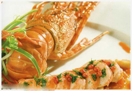 Enjoy Lobsters When Visiting Halong Bay