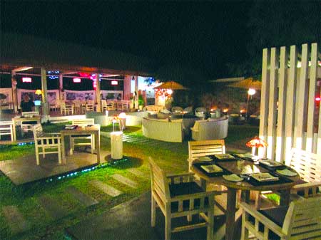 Mediterranean lounge dazzles in Phu Quoc