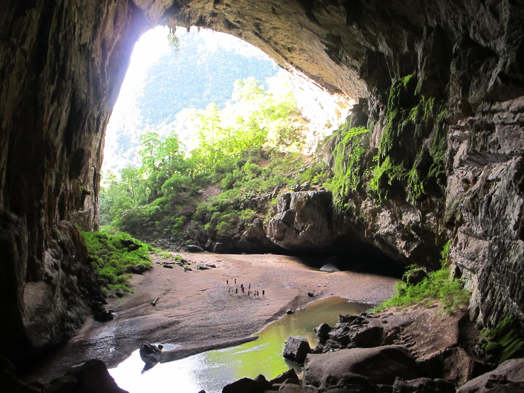 Quang Binh to launch helicopter journeys to En cave