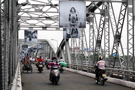 Light it up with fire on Hue's Truong Tien Bridge 