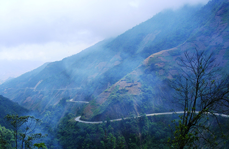 Mountain pass offers stunning panoramic vista of Ha Giang