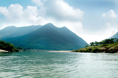 Thu Bon River, one of the nicest waterways in Vietnam