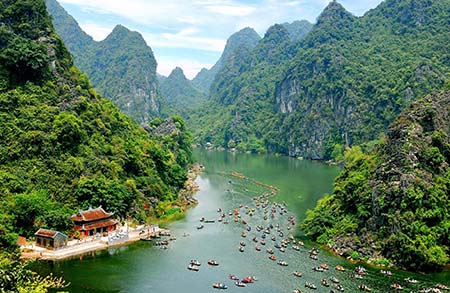 Ninh Binh keen to develop tourism environment