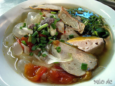 Tasting Jelly Fish Noodles (Bún Sứa) in Nha Trang