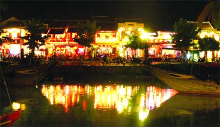 Hoi An lights up for full moon festival 