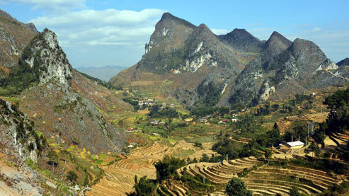 Foreign geologists survey Dong Van Karst Plateau