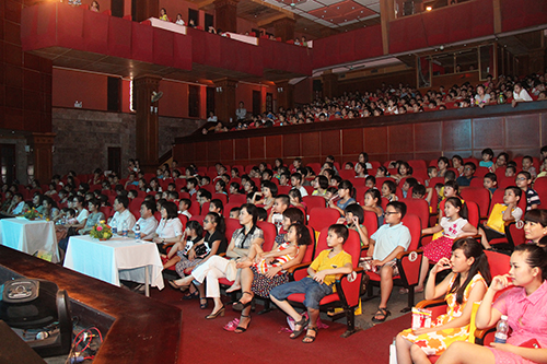 Công đoàn - Đoàn Thanh niên Hanoitourist tuyên dương các cháu học sinh giỏi năm học 2013-14