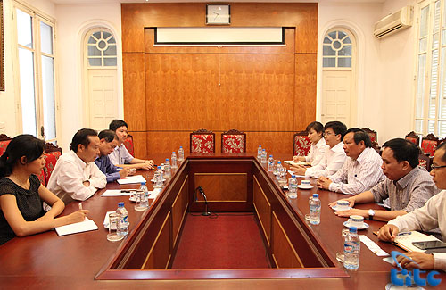 VNAT leader meets Vietnamese Ambassadors to France and UK