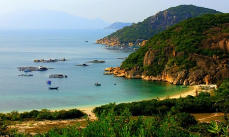 Undeveloped Binh Ba Island boasts tourism potential 