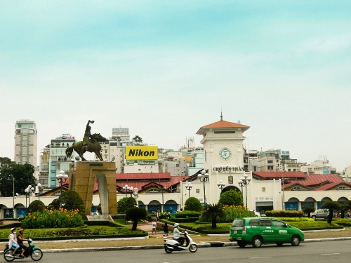 Exploring Saigon shopping streets in HCM City 