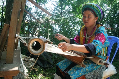 Hanoi festival to celebrate Mong weaving skills