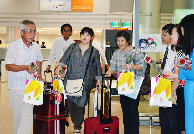 Da Nang greets first flight from Japan 