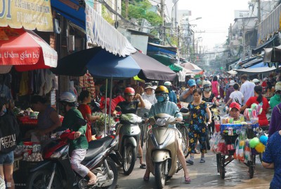 Saigon specialty market caters to pest killing festival