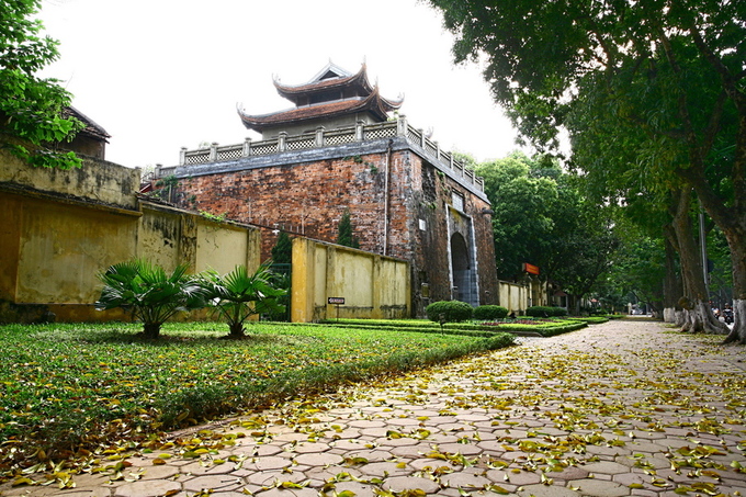 Ancient gate in Hanoi wears scars of 19th century cannon attack - 6