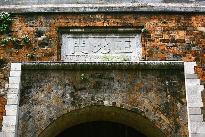 Ancient gate in Hanoi wears scars of 19th century cannon attack - 2