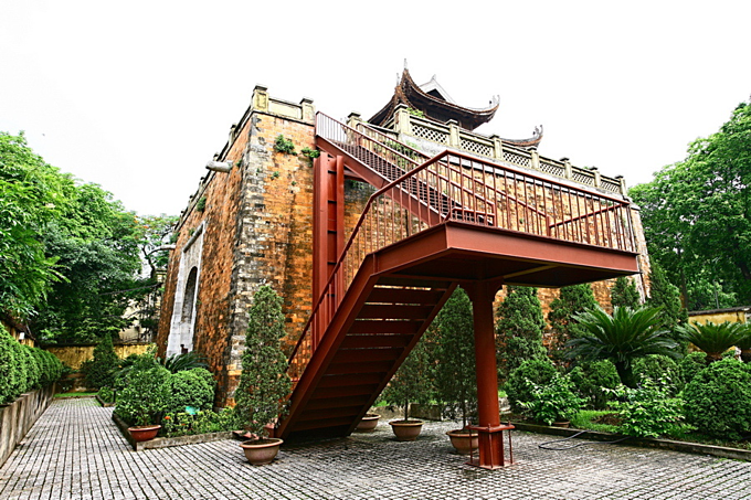 Ancient gate in Hanoi wears scars of 19th century cannon attack - 3