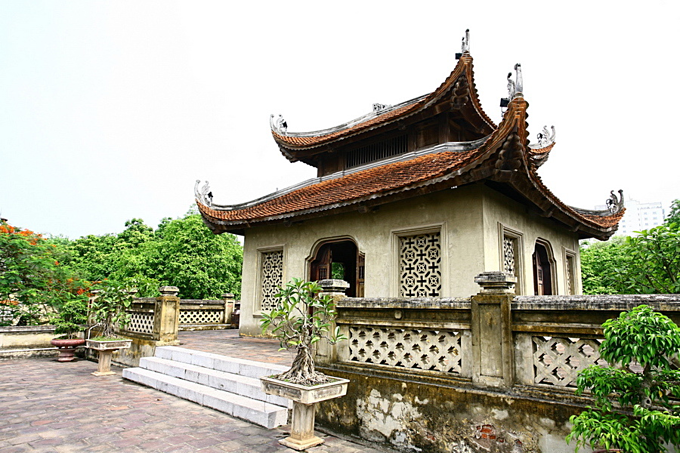 Ancient gate in Hanoi wears scars of 19th century cannon attack - 4