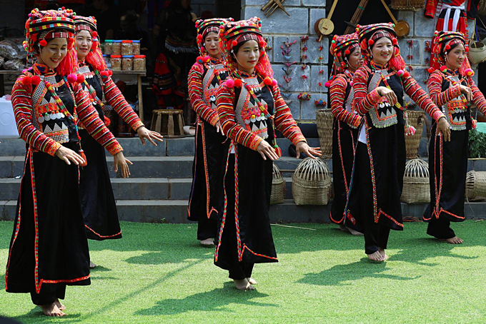 Ha Nhi rainy season festival a tribute to ancestors - 9