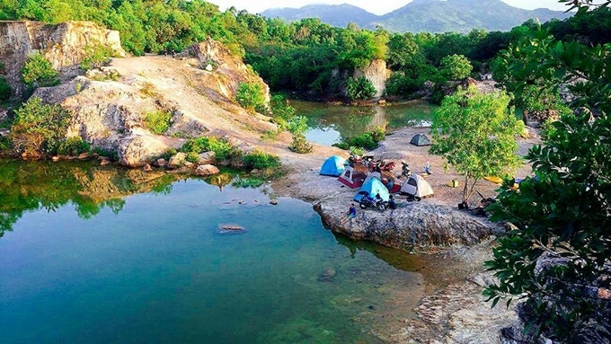 An Giang mountaintop lakes glitter different shades of envy - 4