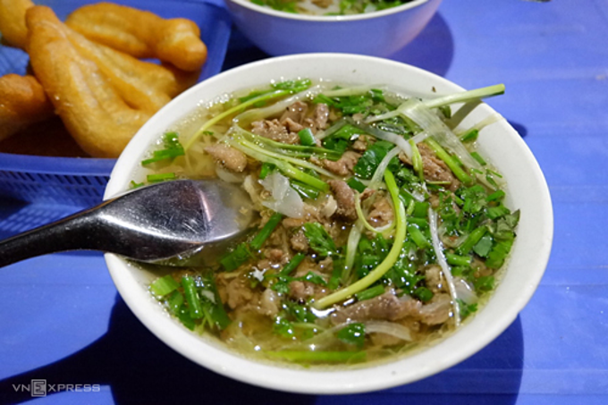 A serving of a bowl of pho, some breads and iced tea costs VND 50,000 ($2.1). Photo by Lan Huong