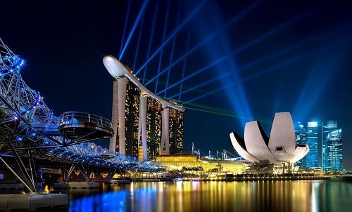 Marina Bay Sands ở phía đối diện với tượng Merlion. Ảnh: Singapore Travel.