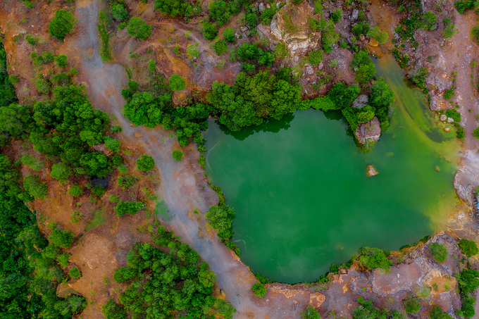An Giang mountaintop lakes glitter different shades of envy - 1
