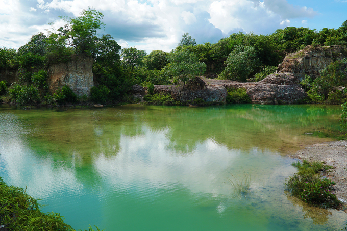 An Giang mountaintop lakes glitter different shades of envy - 2